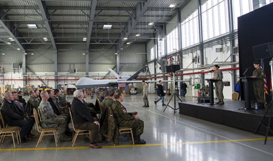 Evento de inauguración en Polonia. Foto USAF.