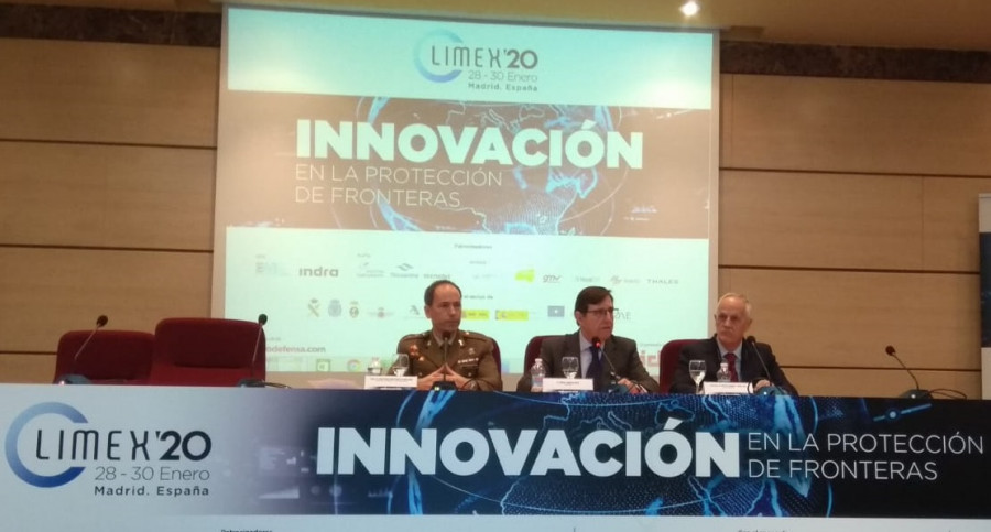 Tcol. Santiago Almajano Espol, Ángel Macho y Gral. Alberto Corres en la inauguración de LIMEX 2020. Foto Marta Blanco.