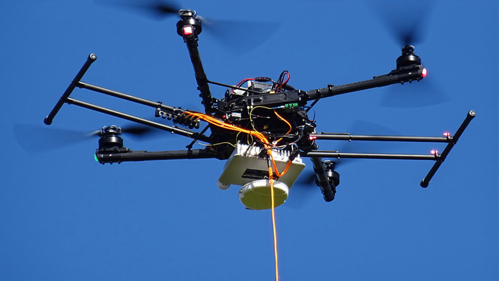Dron cautivo top