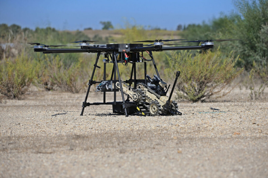 UGV Micro Tactical Ground Robot y UAV H100 Robo