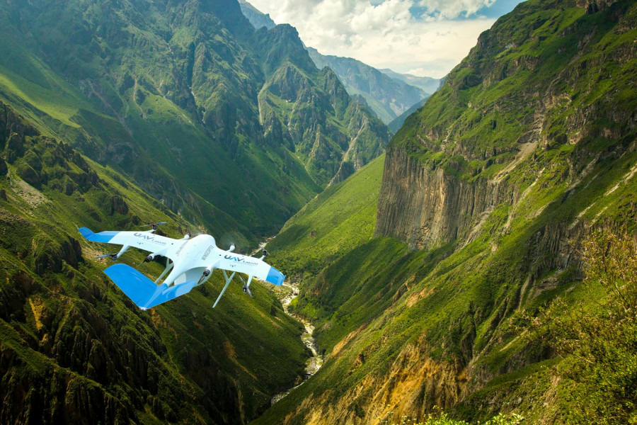 Wingcopter 198 sobrevolando los Andes peruanos. Foto Wingcopter.