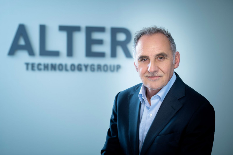 Luis Gómez en la sede de la empresa Alter Technology.