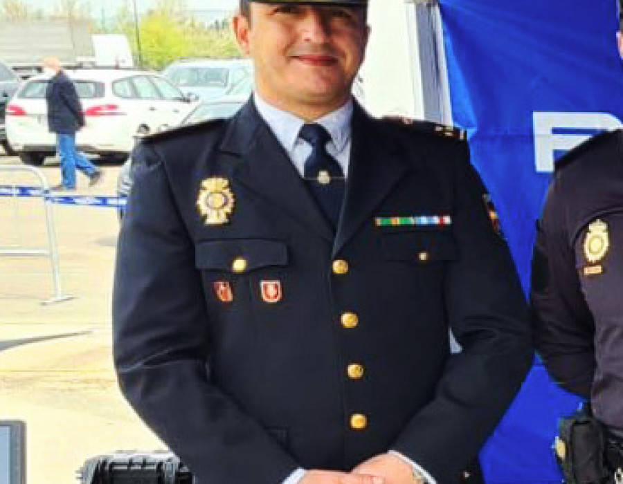 Insp. Á. M. Siles García, jefe de sección de Seguridad y Protección Aérea del CNP Foto Á. Siles