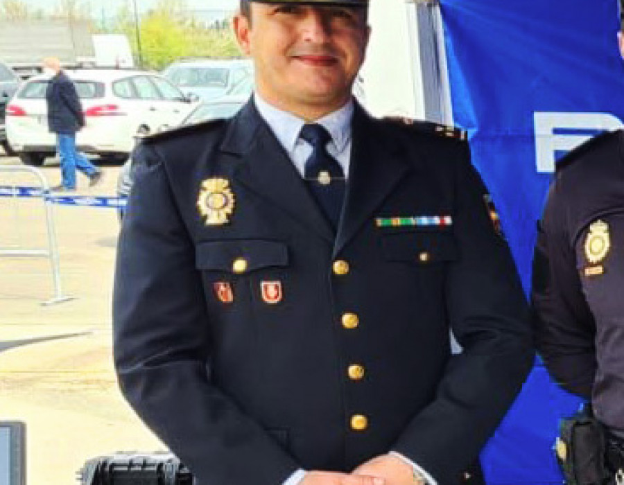 Insp. Á. M. Siles García, jefe de sección de Seguridad y Protección Aérea del CNP Foto Á. Siles