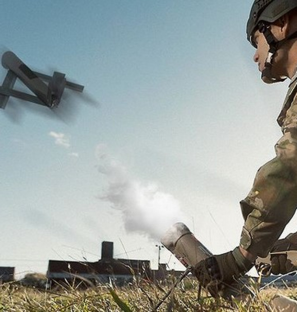 Soldado lanzando un Switchblade. Foto Instagram AeroVironment