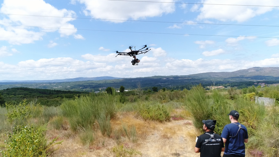 Dron en vuelo. Foto Aerocámaras.