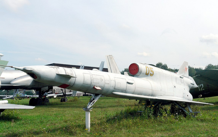 Dron Tupolev Tu-141 Strizh expuesto en Moscú. Foto Wikipedia
