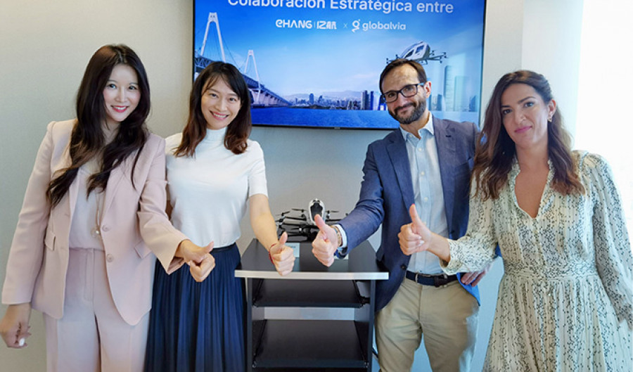 Equipo de Ehang y Globalvia firmando el acuerdo. Foto Ehang