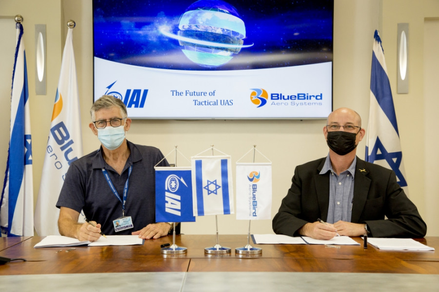 Firma del acuerdo. Foto IAI.
