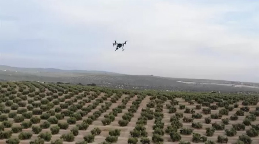 Dron sobrevuela el Centro de Vuelos Experimentales Atlas, en Villacarrillo Jaén. Foto Vodafone