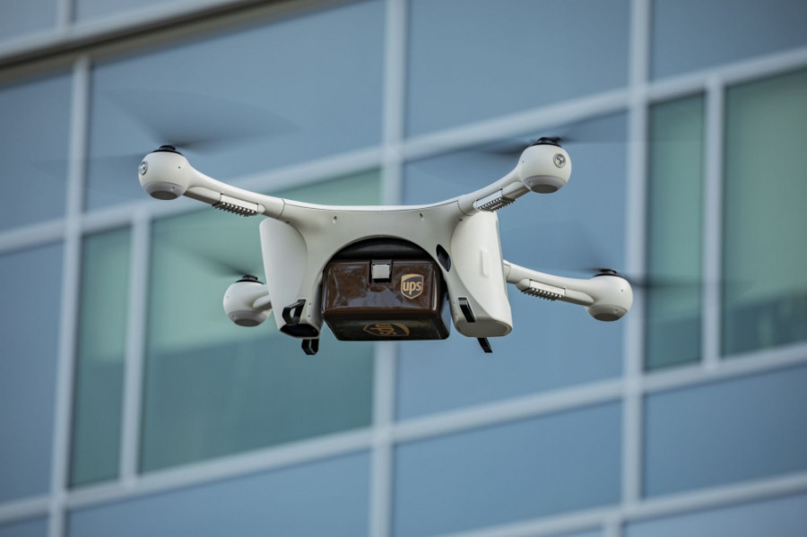 Dron M2. Foto UPS.