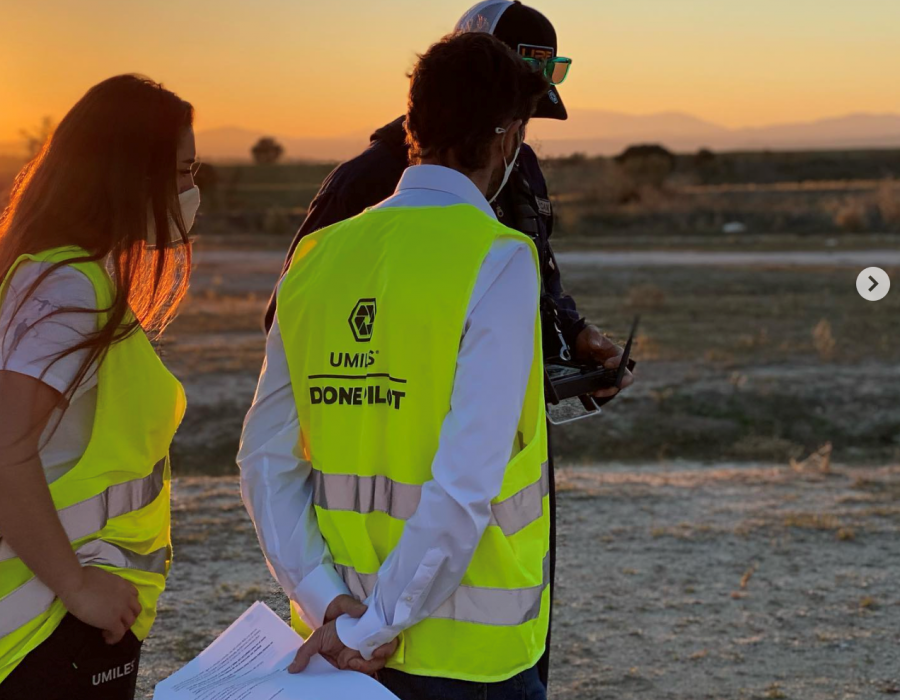 Pilotos de drones en el aeródromo. Foto Umiles