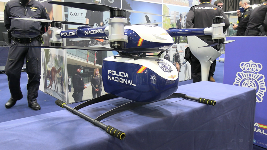 Dron de la Policía Nacional expuesto en Sicur. Foto Infodron.es