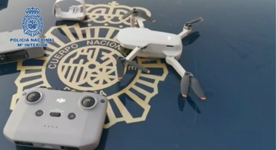 Incautación del dron que volaba sobre el Congreso de los Diputados. Foto Policía Nacional