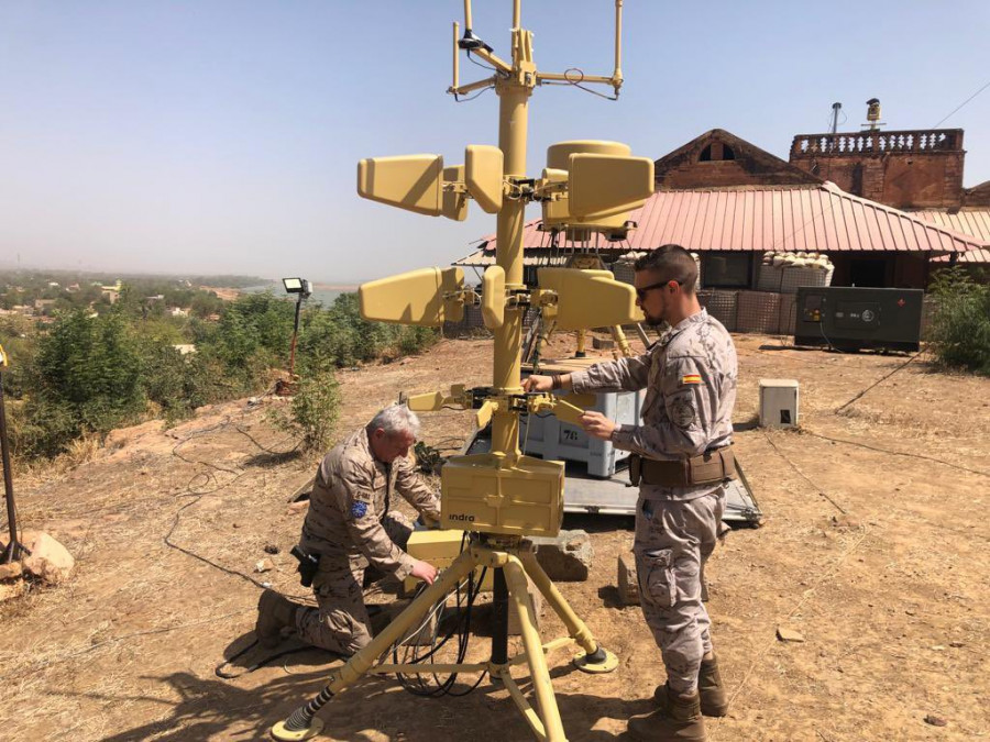 Instalación en la base de Koulikoro del sistema antidrón ARMS. Foto Indra