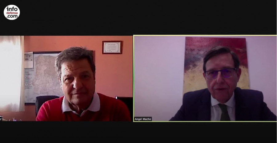 Javier Busnadiego de GCM y Ángel Macho de Infodefensa durante la firma on line del acuerdo.
