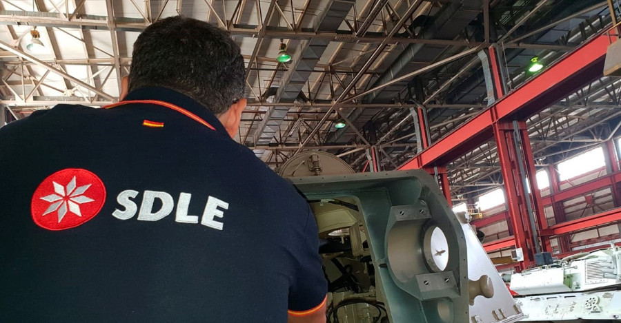Trabajador de SDLE en sus instalaciones. Foto SDLE
