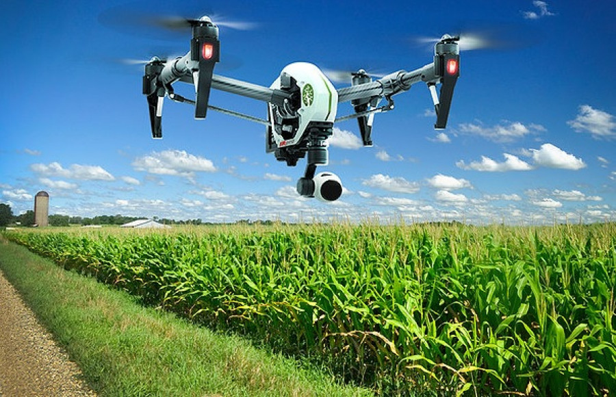Un dron con aplicación agrícola.