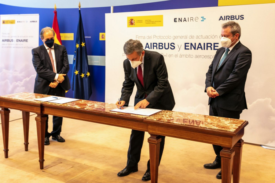 Firma del acuerdo entre Enaire y Airbus. Foto Enaire