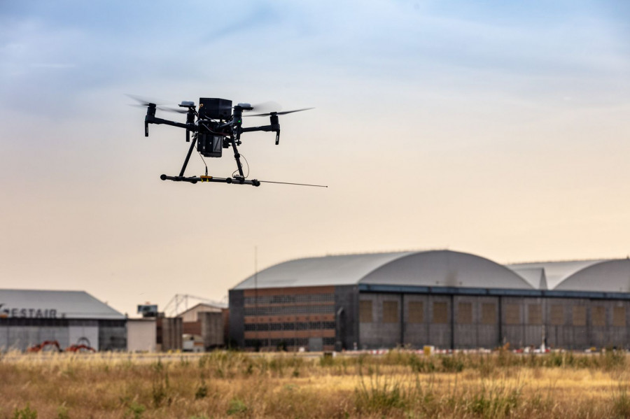 Dron durante las pruebas. Foto Enaire.