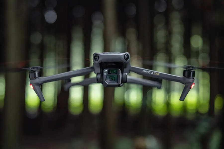 El nuevo DJI Mavic 3 en vuelo. Fuente DJI