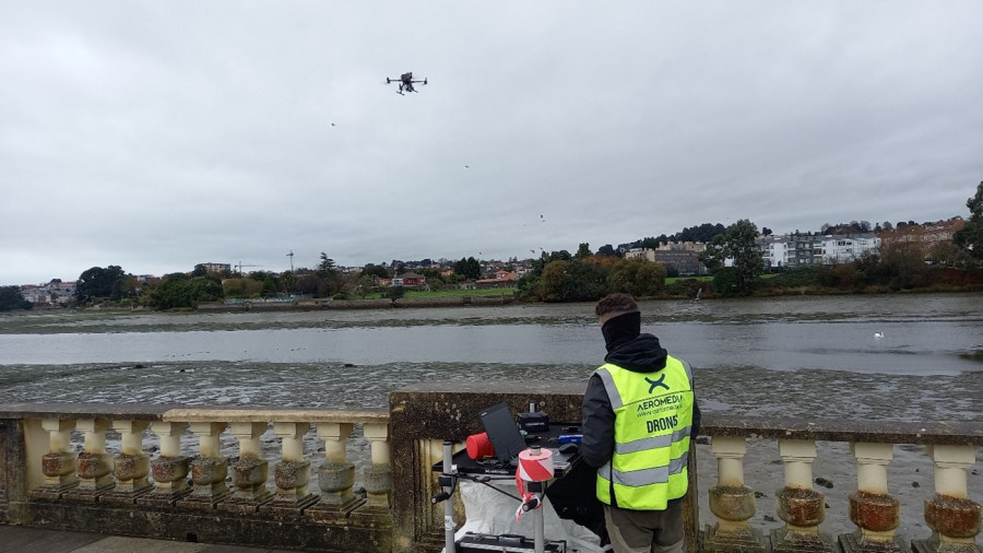 Dron realizando labores de escaneo topográfico. Foto Aeromedia.