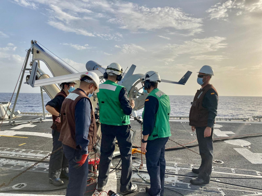 Despliegue del Scaneagle. Foto Armada.