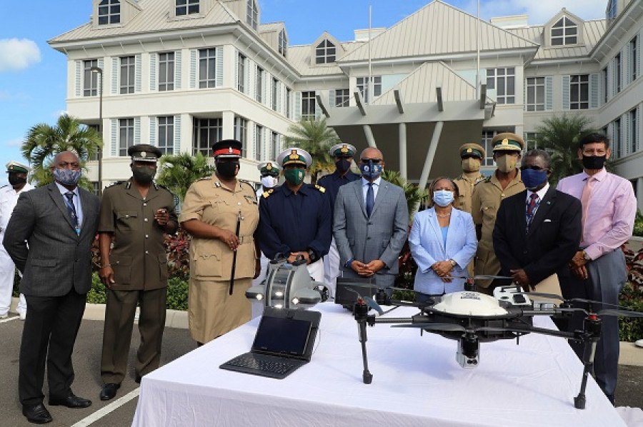 Acto de presentación de los drones recibidos. Foto The Royal Bahamas Defence Force