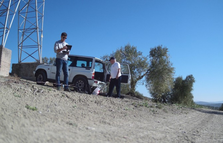 Pruebas de drones en olivares. Foto UJA.