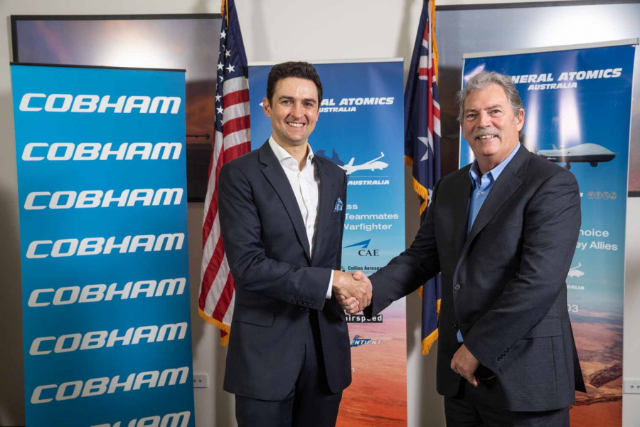 El CEO de Cobham Australia, Ryan Both, y el presidente de GA-ASI, David Alexander. Foto Cobham