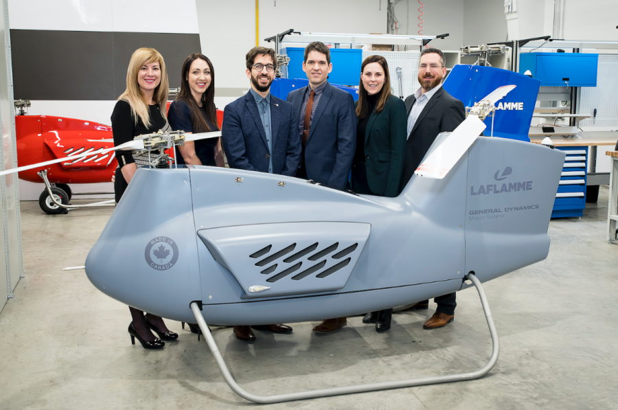 El equipo de Laflamme Aéro junto al LX300. Foto Laflamme Aéro