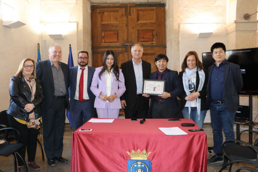 Firma del acuerdo. Foto Aerosolutions.