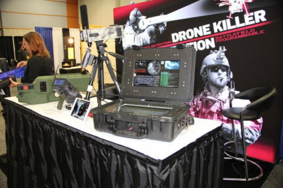 Antidrones en AUSA 2019 sistema IXI Dronekiller. Foto Gabriel Porfilio.