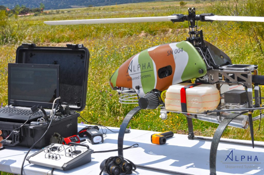 Mesa de control y dron 1030x684