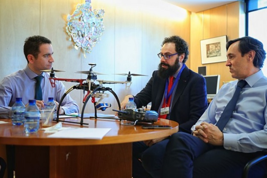 Teodoro garcia Egea con Droniberia y Hernando  Droniberia