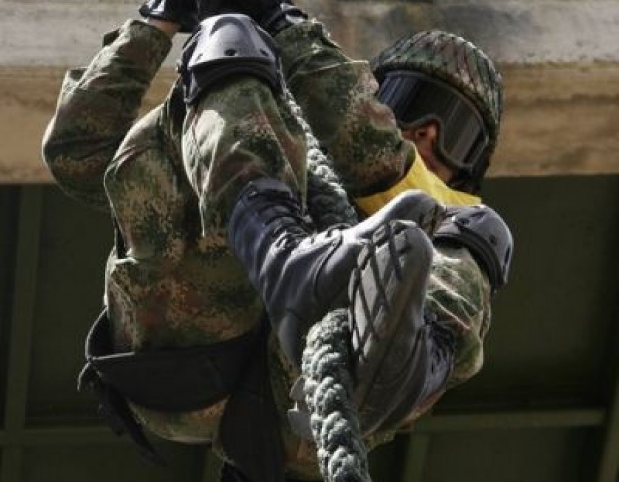 141013 soldado colombia accion expodefensa