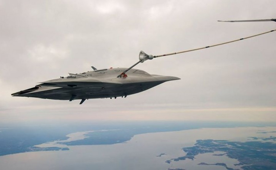 El X 47B ya es el primer drone en conectarse en pleno vuelo a un avion cisterna