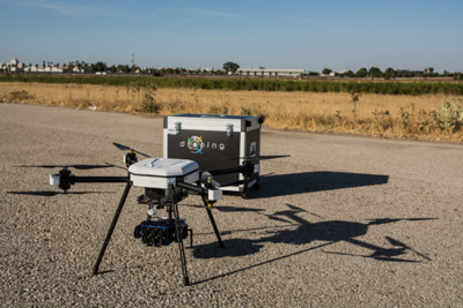 150915 DE820 Droning