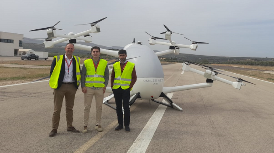 Foto 1 Equipo de ENAIRE que ha participado en las pruebas con aerotaxi en Villacarrillo.