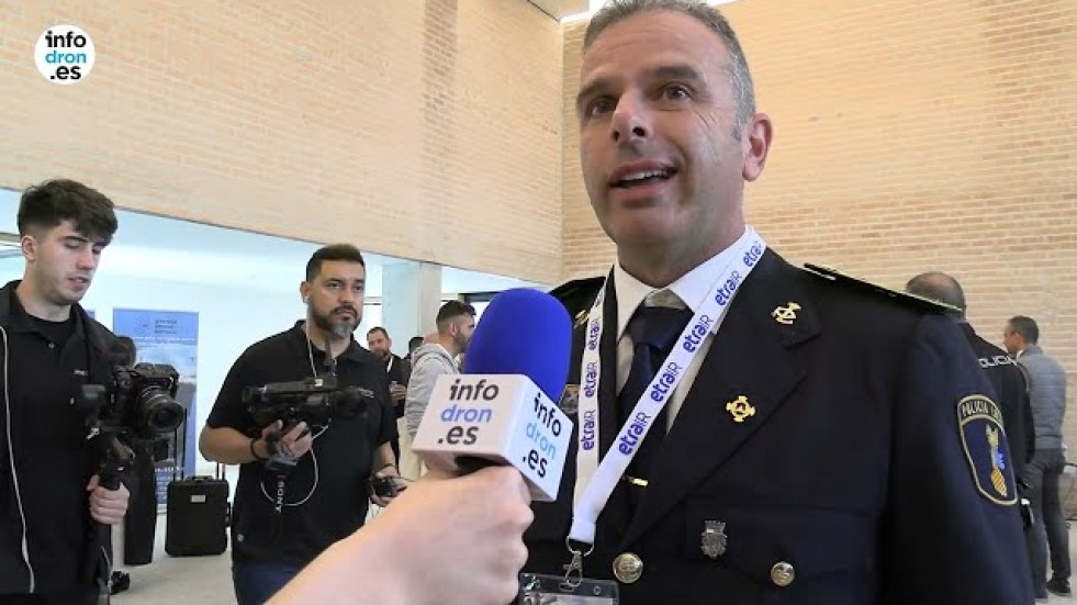 Paco Albero (Policía Local de Benidorm) presenta la primera jornada del evento UAS No EASA