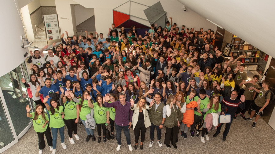 Foto de grupo de los participantes de la 2 LIGA MAKER DRONE
