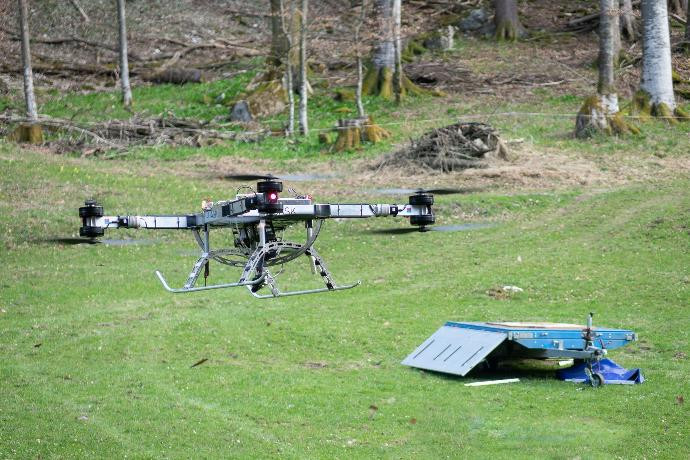 Dron flyingbasket