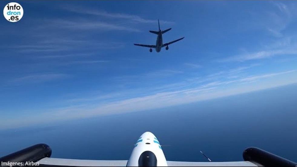 Un avión A310 MRTT de Airbus controla y guía de forma autónoma un enjambre de cinco drones