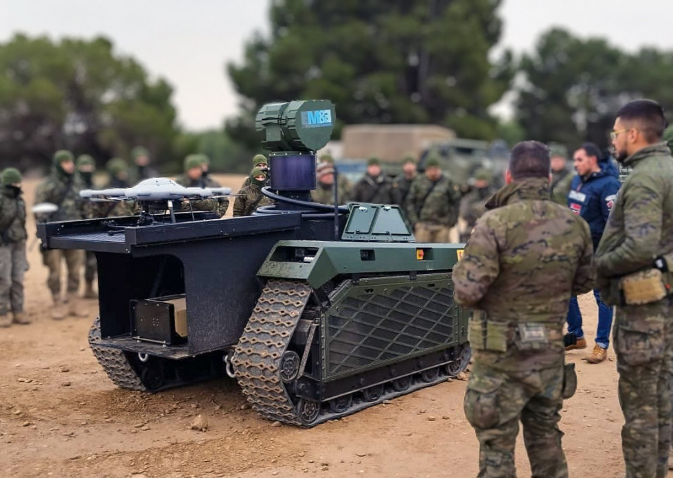 Ugv themis oteos y dron cautivo