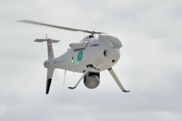UAS VTOL Schiebel Camcopter S 100 número C 30 con el sistema TrakkaCam TC 300 en su exhibición aérea. Firma Ministerio del Interior y Seguridad Pública de Chile 002