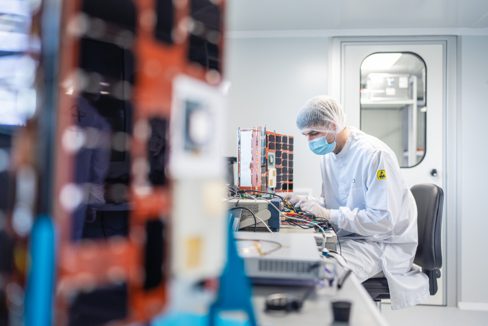 Sateliot avanza en su constelación con cinco nuevos satélites fabricados por Alén Space