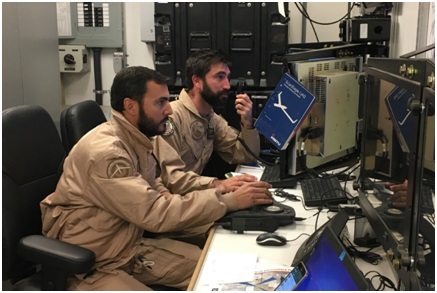 Personal operando el ScanEagle. Ministerio de Defensa