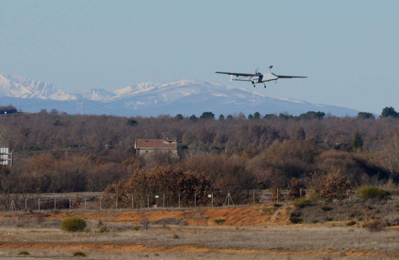 El UAS Shadow RQ7 volando en León